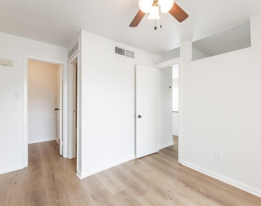 3900 Woodchase Drive - Photo Thumbnail 12