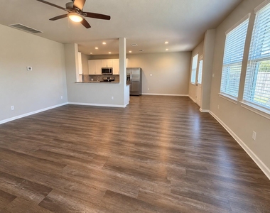 2927 Orchid Ranch Drive - Photo Thumbnail 7