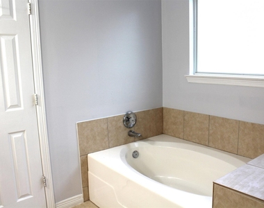 10226 Checkerberry Park Lane - Photo Thumbnail 6
