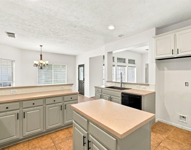 2845 Martina Drive - Photo Thumbnail 2