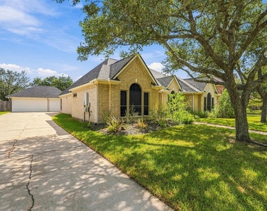 2845 Martina Drive - Photo Thumbnail 1