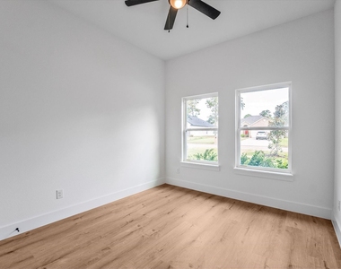 12111 Brightwood Drive - Photo Thumbnail 19
