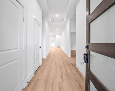 12111 Brightwood Drive - Photo Thumbnail 16