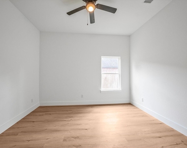 12111 Brightwood Drive - Photo Thumbnail 22