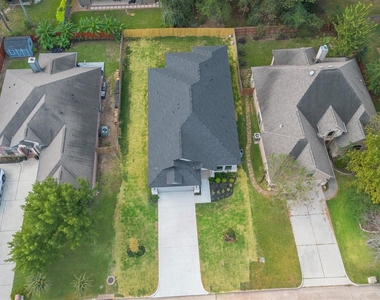12111 Brightwood Drive - Photo Thumbnail 9