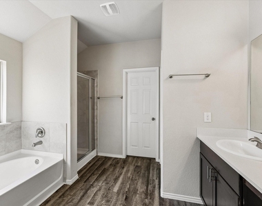 111 Valiant Ridge Trail - Photo Thumbnail 7