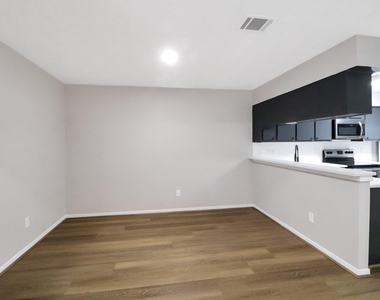 12154 Stone West Drive - Photo Thumbnail 4