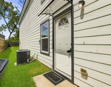 8705 Bertwood Street - Photo Thumbnail 2
