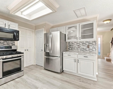 18031 Carbridge Drive - Photo Thumbnail 6