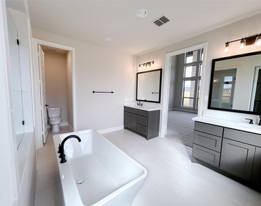 5515 Holly Hollow Lane - Photo Thumbnail 12