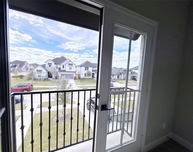 5515 Holly Hollow Lane - Photo Thumbnail 37
