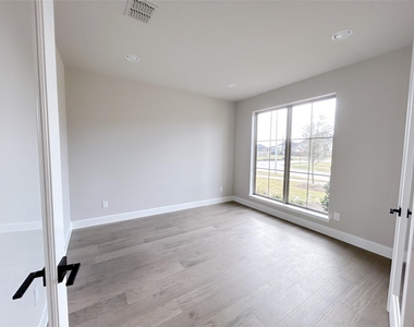 5515 Holly Hollow Lane - Photo Thumbnail 30