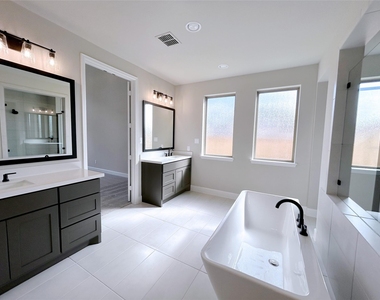 5515 Holly Hollow Lane - Photo Thumbnail 8