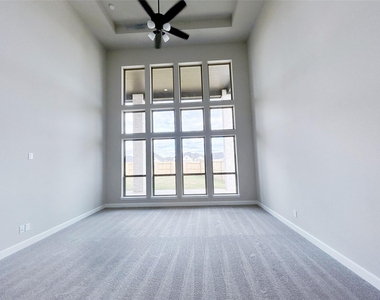 5515 Holly Hollow Lane - Photo Thumbnail 16
