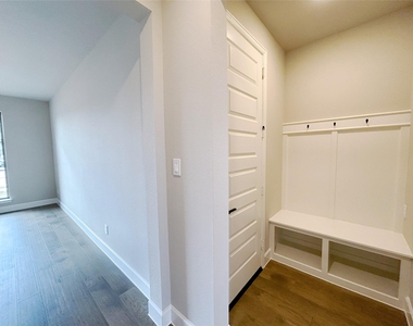 5515 Holly Hollow Lane - Photo Thumbnail 28