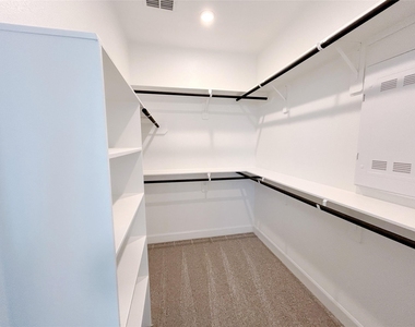 5515 Holly Hollow Lane - Photo Thumbnail 15