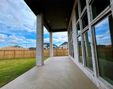 5515 Holly Hollow Lane - Photo Thumbnail 35