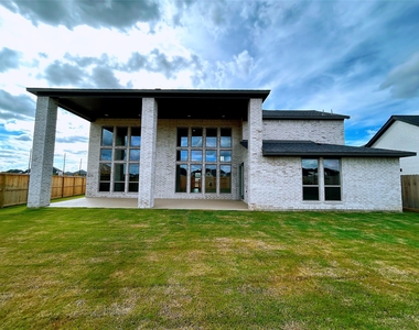 5515 Holly Hollow Lane - Photo Thumbnail 7