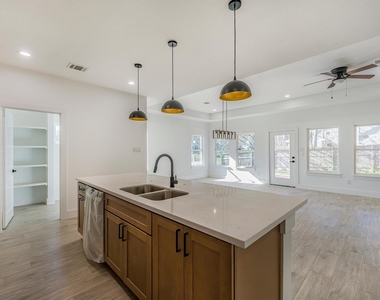 10703 Hillside Drive - Photo Thumbnail 22