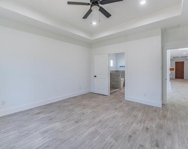 10703 Hillside Drive - Photo Thumbnail 39