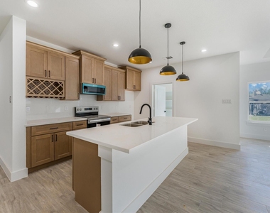 10703 Hillside Drive - Photo Thumbnail 27