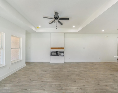 10703 Hillside Drive - Photo Thumbnail 35