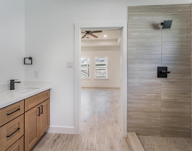 10703 Hillside Drive - Photo Thumbnail 44