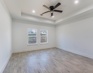 10703 Hillside Drive - Photo Thumbnail 38