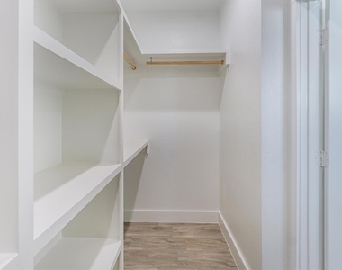 10703 Hillside Drive - Photo Thumbnail 42
