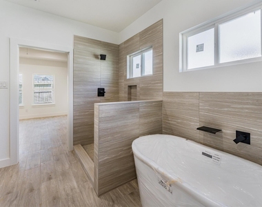 10703 Hillside Drive - Photo Thumbnail 43