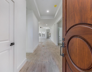 10703 Hillside Drive - Photo Thumbnail 46