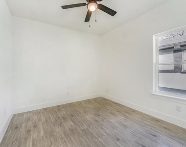 10703 Hillside Drive - Photo Thumbnail 16