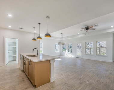 10703 Hillside Drive - Photo Thumbnail 20