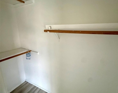 3403 Meadowview Dr - Photo Thumbnail 4