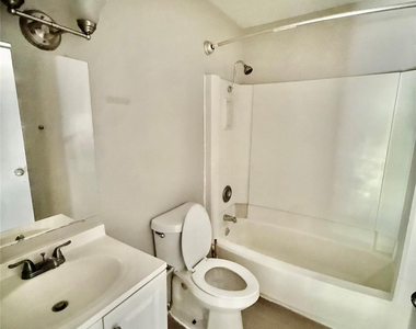 3403 Meadowview Dr - Photo Thumbnail 2