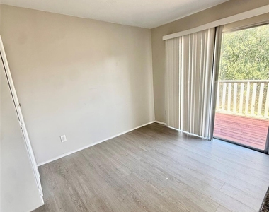 3403 Meadowview Dr - Photo Thumbnail 9
