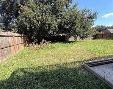 3403 Meadowview Dr - Photo Thumbnail 24