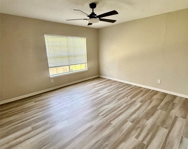 3403 Meadowview Dr - Photo Thumbnail 15