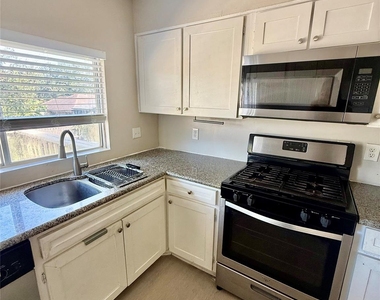 3403 Meadowview Dr - Photo Thumbnail 13