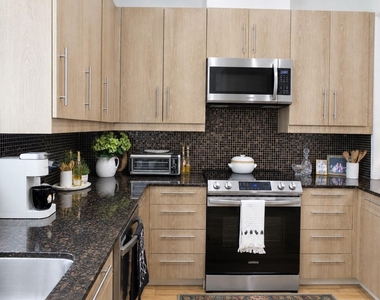 2904 Chenevert Street - Photo Thumbnail 7