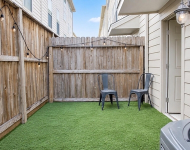 2904 Chenevert Street - Photo Thumbnail 22
