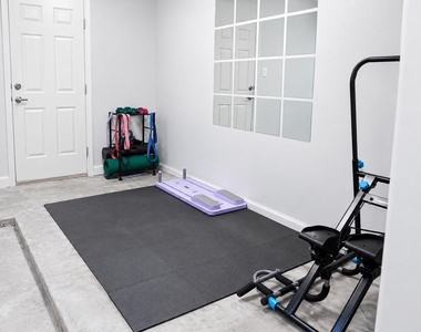 2904 Chenevert Street - Photo Thumbnail 20