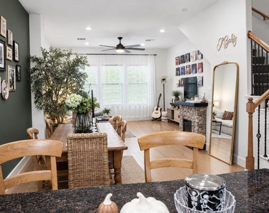 2904 Chenevert Street - Photo Thumbnail 9