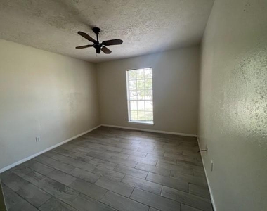 15307 Timberlea Drive - Photo Thumbnail 8