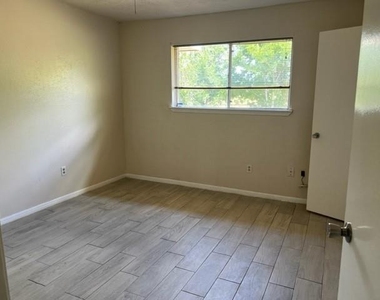 15307 Timberlea Drive - Photo Thumbnail 12