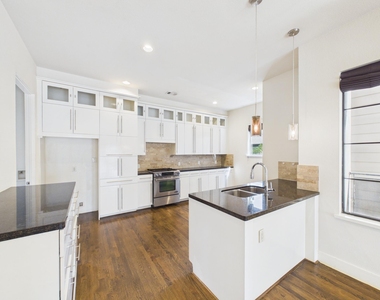 5425 Floyd Street - Photo Thumbnail 9