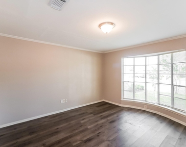 12805 Bexley Drive - Photo Thumbnail 9