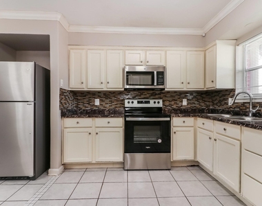 12805 Bexley Drive - Photo Thumbnail 5