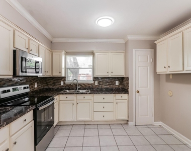 12805 Bexley Drive - Photo Thumbnail 4