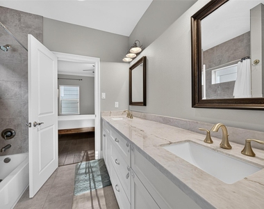 2502 Radcliffe Street - Photo Thumbnail 28